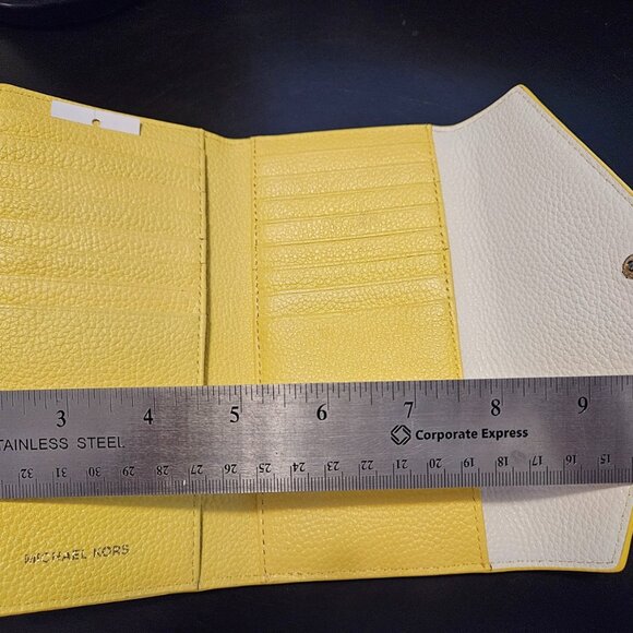 Michael Kors Slim Leather Wallet White - Picture 4 of 6